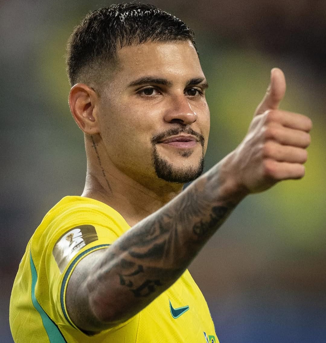 Bruno Guimarães em jogo da seleção brasileira