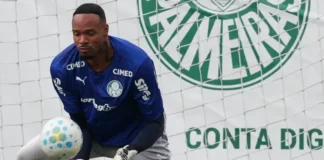 Carlos Miguel até deve ser cobrado por falhas, mas não pode ser jogado aos leões por seu passado corintiano