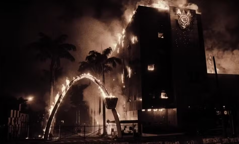 Corinthians em chamas Reprodução da imagem de cena do clipe de Memphis Depay