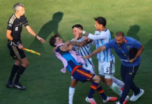 Fifa pune o argentino Paredes com dez jogos de suspensão após confusão na final da Copa. Molina pega sete