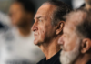 Cuca protege Santos, admite favoritismo do Palmeiras e deixa Neymar em aberto para decisão Cuca e Cuquinha durante a partida com Mirassol