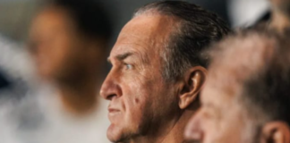 Cuca e Cuquinha durante a partida com Mirassol