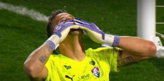 Com Fábio herói nos pênaltis, Fluminense sobrevive ao caos e carimba a vaga às quartas de final da Libertadores Fábio goleiro do Fluminense
