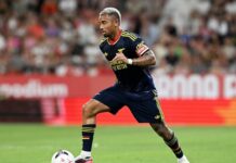 Gabriel Jesus em partida amistosa do Arsenal contra o Girona