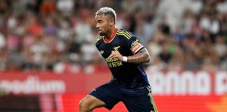 Gabriel Jesus em partida amistosa do Arsenal contra o Girona