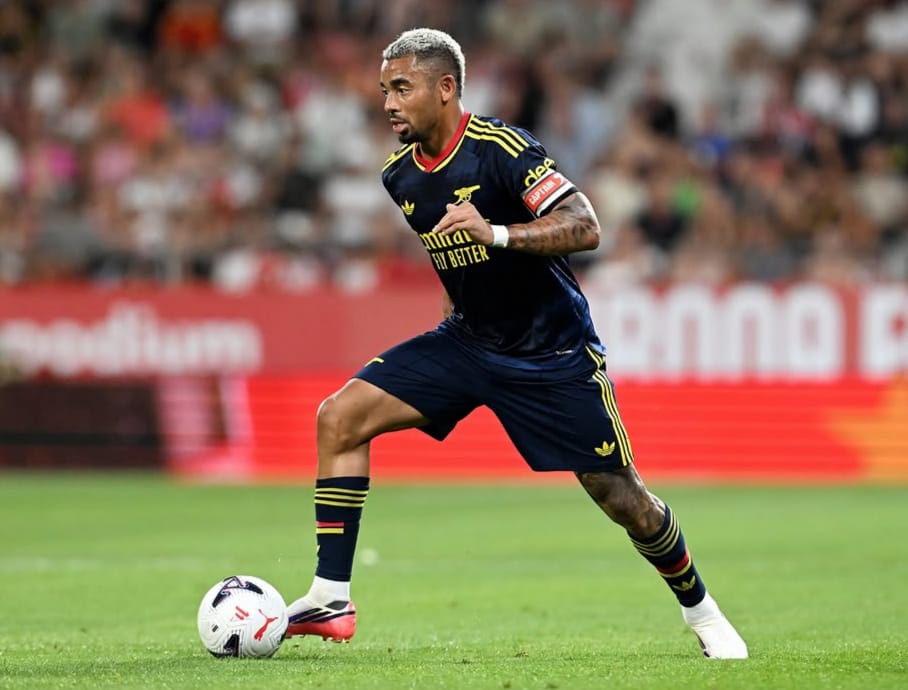 Gabriel Jesus em partida amistosa do Arsenal contra o Girona