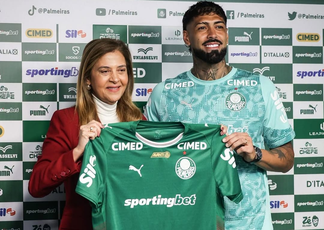 Palmeiras Leila Pereira apresenta o zagueiro Barboza