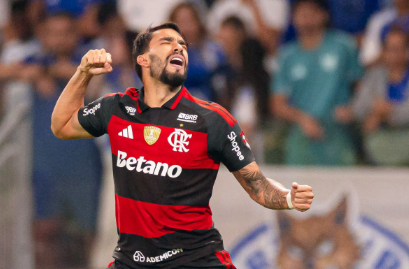 Libertadores Lucas Paquetá vibra ao marcar o gol de empate