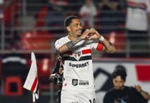 Brasileirão Luciano comemora o seu gol contra o RB Bragantino