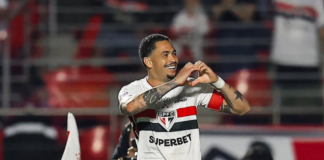 Brasileirão Luciano comemora o seu gol contra o RB Bragantino