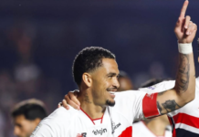 O alívio que veio da base: São Paulo vence o Braga e põe fim a jejum de dez jogos sem vitória no Brasileirão São Paulo Luciano comemora o primeiro gol