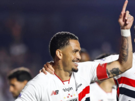 O alívio que veio da base: São Paulo vence o Braga e põe fim a jejum de dez jogos sem vitória no Brasileirão São Paulo Luciano comemora o primeiro gol