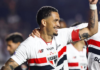 Alívio que veio da base: São Paulo vence o Bragantino e põe fim a jejum de dez jogos sem vitória no Brasileirão São Paulo Luciano comemora o primeiro gol