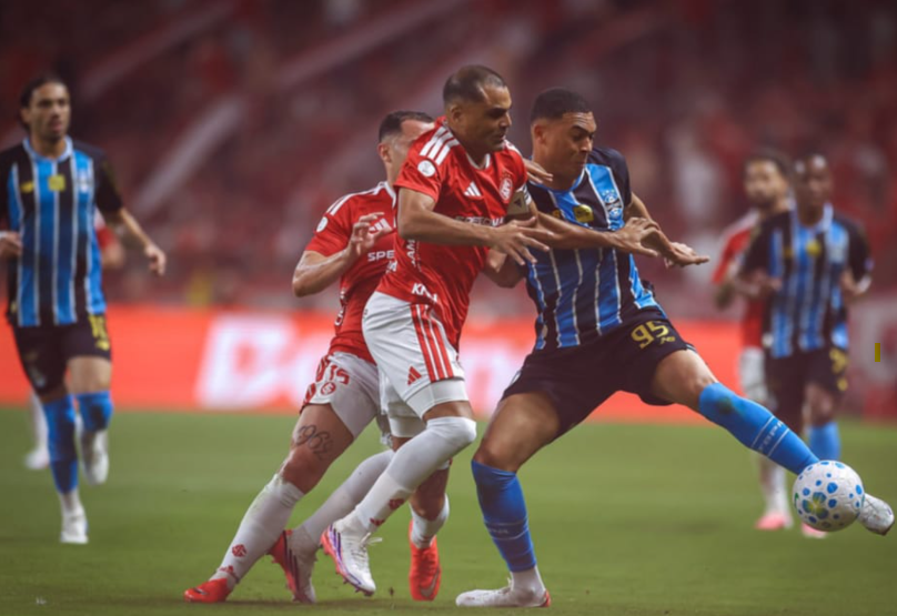 Gre-Nal Mercado e Carlos Vinícius disputam espaço