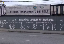 Entre a revolta da torcida e os limites de um time refém de Neymar: o drama do Santos é real Santos Pichações no Muro do CT Rei Pelé