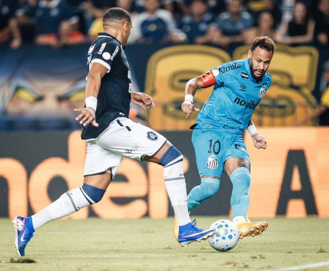 Neymar dá assistência para o gol de Rony