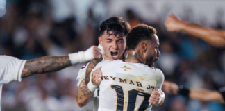 Santos Neymar e Barreal comemoram o gol de empate