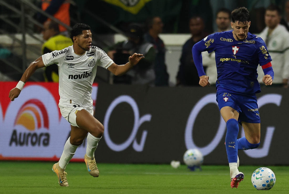 Arias Piquerez no duelo com Rony
