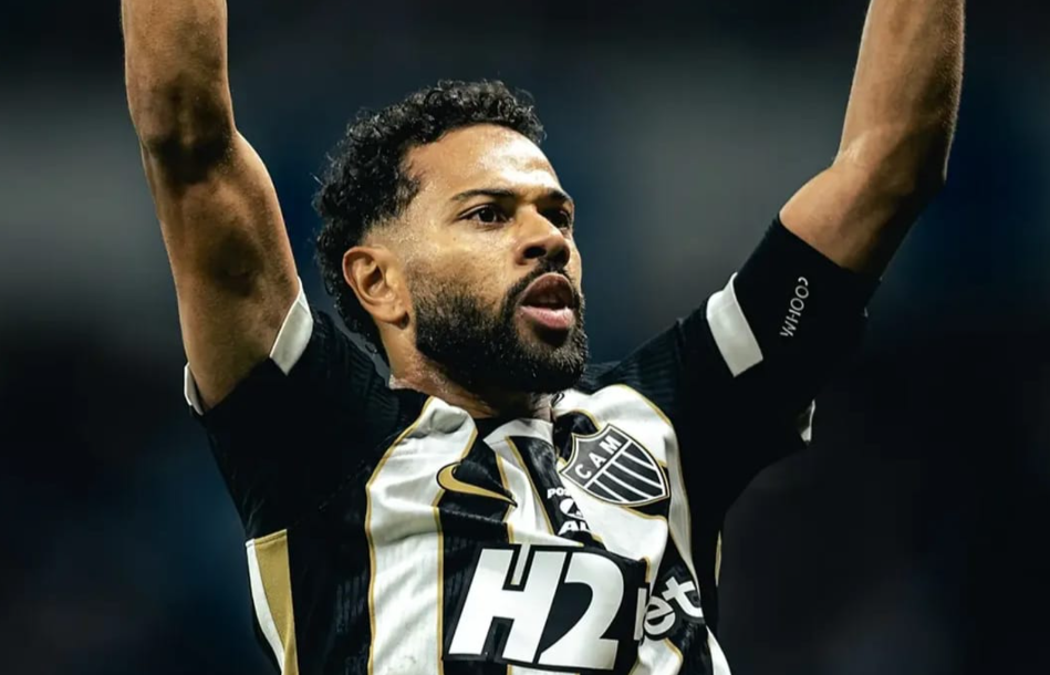 Atlético Após finalização certeira na pequena área, Renan Lodi explode na comemoração do seu gol, o de empate do Galo