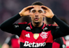 Em noite de golaços e recorde de público, Flamengo despacha Cruzeiro e avança rumo ao penta da Libertadores Flamengo Samuel Lino