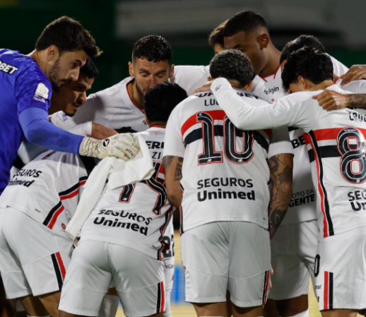 São-paulinos em reunião que não dá em nada antes de a bola rolar em Chapecó