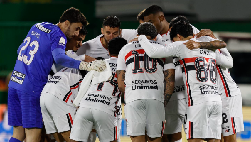 São-paulinos em reunião que não dá em nada antes de a bola rolar em Chapecó