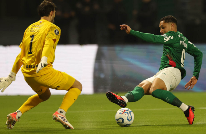 Abel Ferreira cita o lance de Vitor Roque