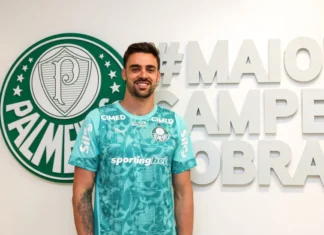 Palmeiras contrata goleiro Bruno Bertinato, de 1,95 de altura, e busca repetir ‘fórmula Jaílson’ de 2014
