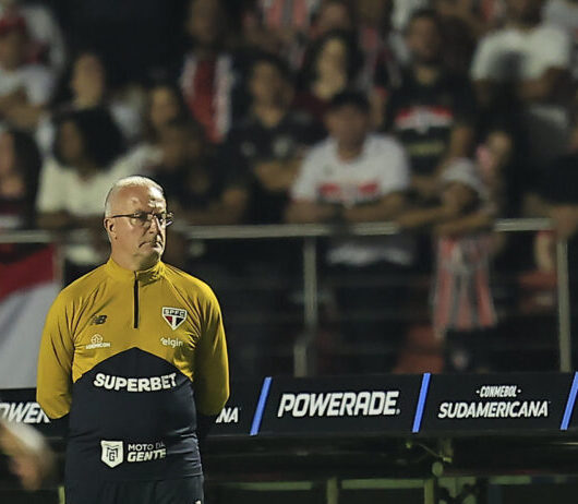 Dorival celebra classificação do São Paulo, mas cobra foco no Brasileirão: ‘Situação problemática’
