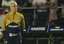 Dorival celebra classificação do São Paulo, mas cobra foco no Brasileirão: ‘Situação problemática’