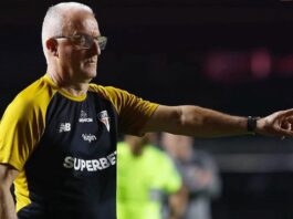 Dorival Júnior banca risco no clássico e prioriza duelo com Boca: ‘Treinador precisa assumir essa responsabilidade’