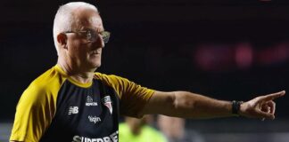 Dorival elogia entrega do elenco do São Paulo após vitória no Morumbis, a sua primeira no Brasileirão, e exalta promessa da base