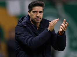 Abel admite erro, tenta fazer as pazes com os palmeirenses e reivindica seu lugar na história do clube Abel Ferreira, treinador do Palmeiras