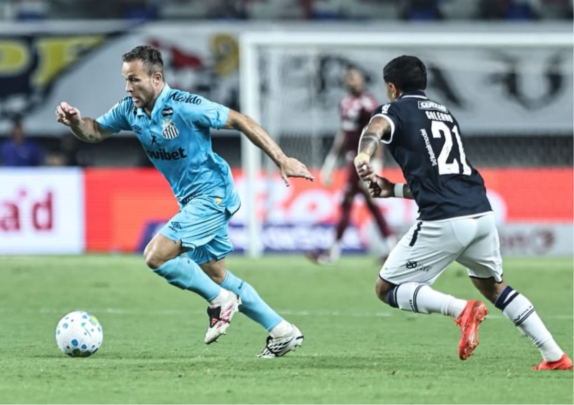Santos Arthur comanda o meio-campo contra o Remo