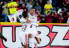 Flamengo despacha Del Valle, abre vantagem e manda recado à América na caça ao penta Bruno Henrique (esq.) e Samuel Lino comemoram o segundo gol do Flamengo