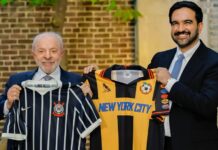 Lula leva camisa do Corinthians a prefeito de Nova York antes de agenda na ONU