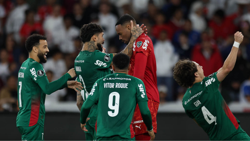 Brasil Carlos Miguel é abraçado por Barboza