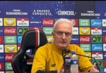 Dorival Junior é o retrato da frustração do São Paulo após a eliminação na Copa Sul-Americana em pleno Morumbis