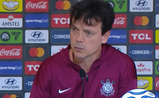 Fernando Diniz divide responsabilidade pela eliminação e protege Memphis: ‘Ele teve a coragem de bater o pênalti’ Fernando Diniz