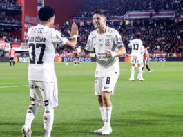 Corinthians empata com o Estudiantes em La Plata, marca fora em mata-mata pela primeira vez desde 2012 e agora precisa vencer em Itaquera