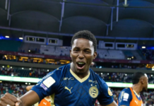 Bahia faz o dever de casa, derrota o Remo, entra no G-4 e acirra a corrida por vaga direta à Libertadores Bahia Jean Lucas comemora a vitória