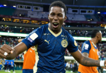 Bahia faz o dever de casa, derrota o Remo, entra no G-4 e acirra a corrida por vaga direta à Libertadores Bahia Jean Lucas comemora a vitória