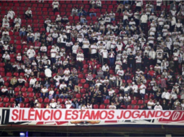 ‘Silêncio, estamos jogando’: São Paulo vence o Inter, responde à cobrança da torcida e ganha fôlego no Brasileiro São Paulo Protesto da torcida