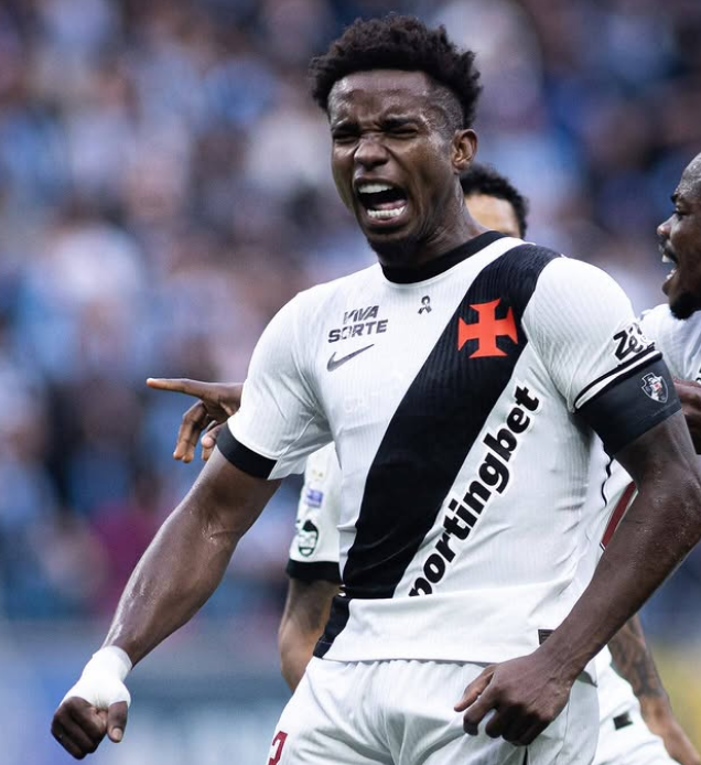 Thiago Mendes comemora o seu gol sobre o Grêmio