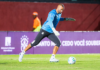 Weverton no aquecimento no Barradão