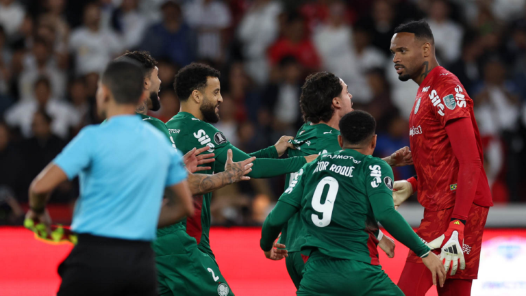 Nos pênaltis e com brilho de Carlos Miguel, Palmeiras elimina a LDU e vai à semifinal da Libertadores contra o Flu