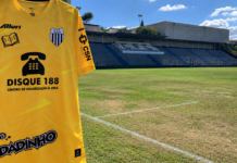 Saúde mental e risco de suicídio no futebol: quando o atleta precisa de alguém para defendê-lo. Boa sacada do Tietê com o goleiro